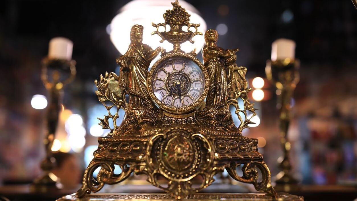 Antique vintages buyers Folly Beach South Carolina. Updated 2025